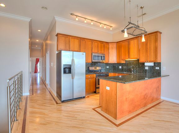 5th image of 3012 W Fullerton Ave #4