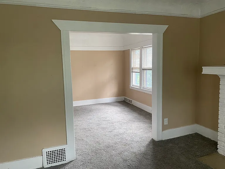 2645 W Grand St — Photo 4