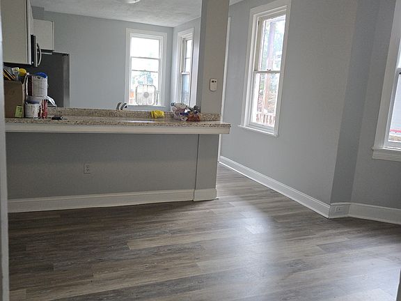 Dining room, with eat-in breakfast counter