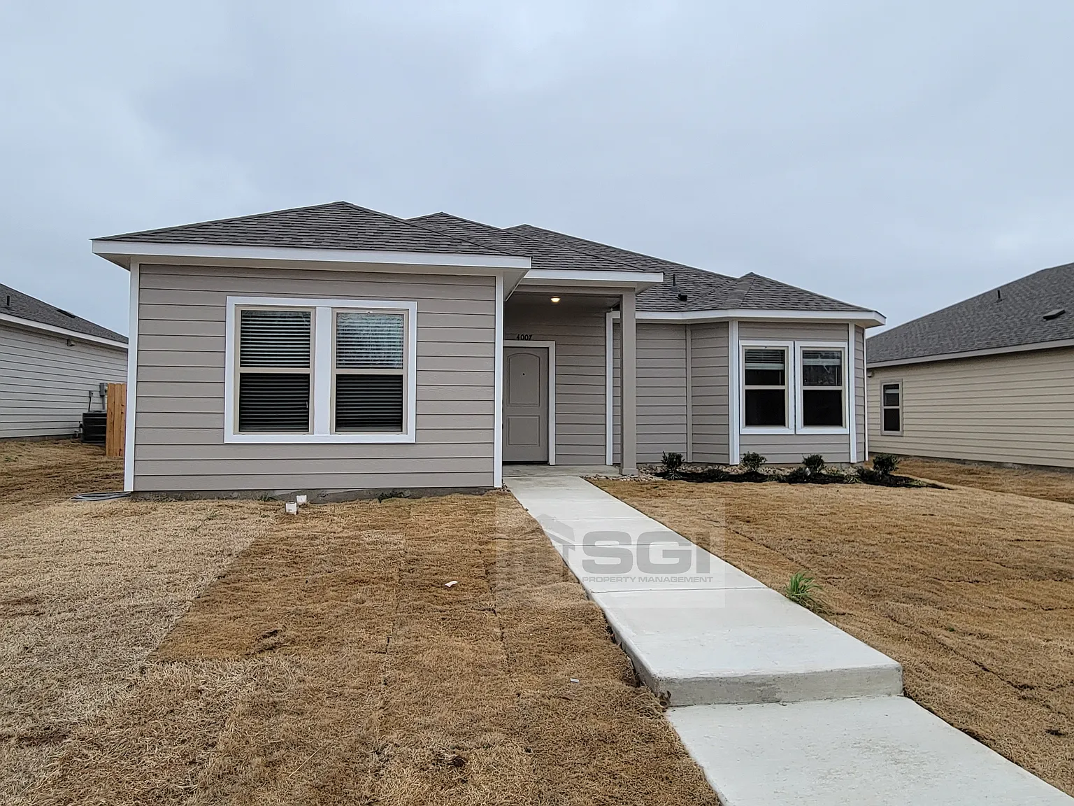 3 bedroom home in Greenville — Photo 1
