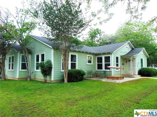 203 N Bright St, Gonzales, TX 78629