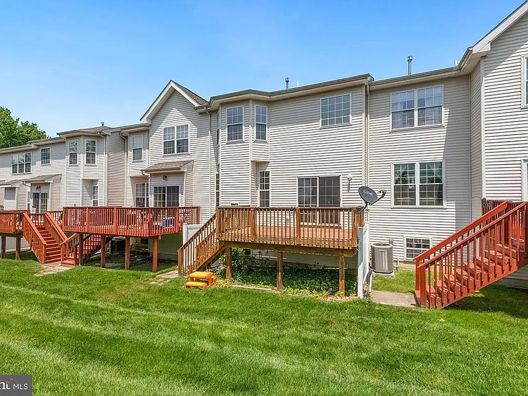 345 Huntington Dr — Photo 32