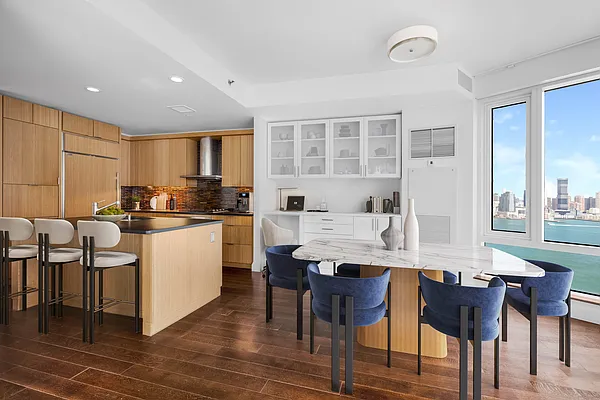 Rented by SERHANT. | media 5