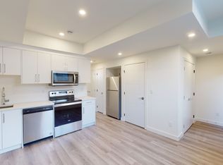 2106B 13th St NW, Calgary, AB T2M3M9