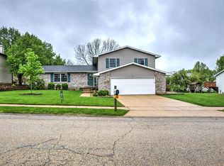 953 W Frank Dr, Decatur, IL 62526