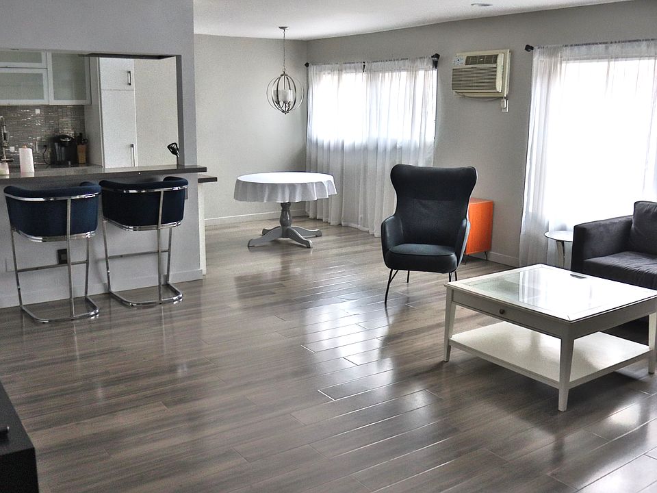 1st image of 960 Larrabee St APT 207