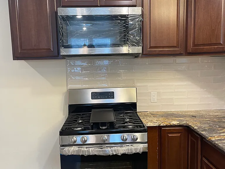 215 Elbridge St — Photo 8