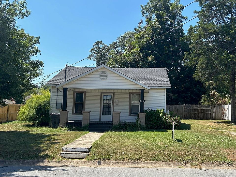 2nd image of 103 S Pecan St