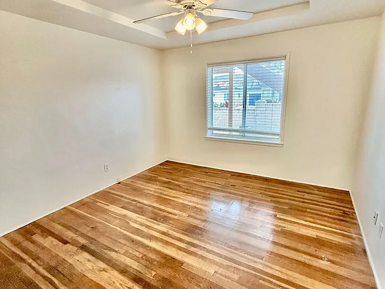 Bright & Airy 2 Bed / 1 Bath Apartment in Point Loma! — Photo 15