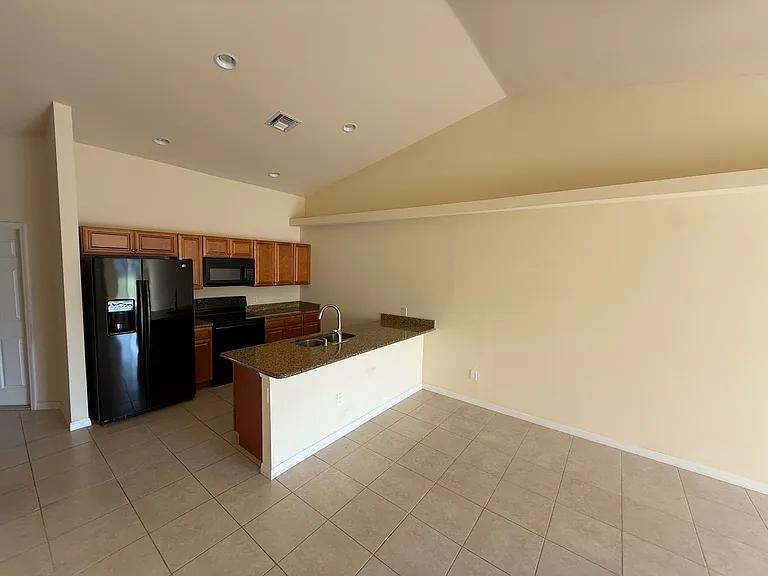 4131 SW 8th Pl #4131 — Photo 4