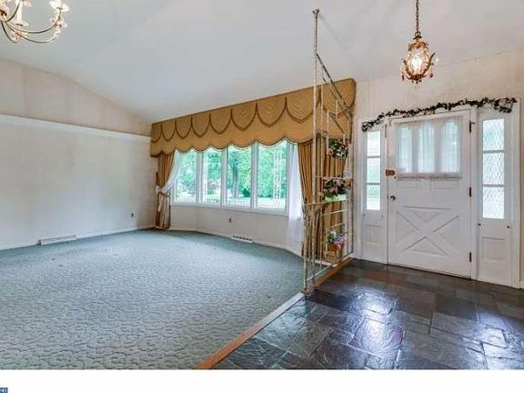 4th image of 422 Tanforan Dr
