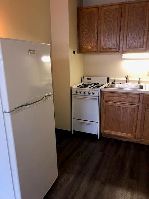 2nd image of 1869 N Cambridge Ave #100