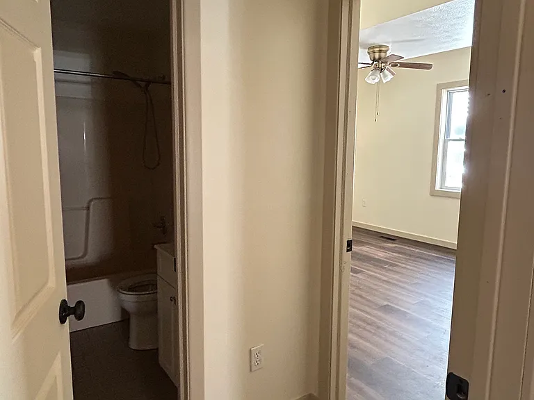 550 W 9th St #B — Photo 8