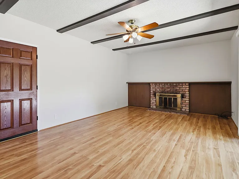 1571 Finch Way — Photo 18