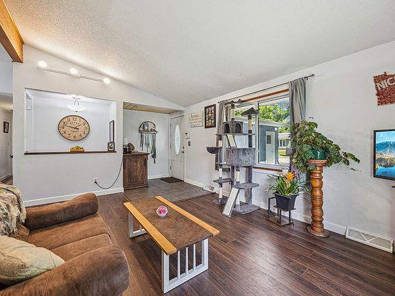 3rd image of 603 2nd Ave NW