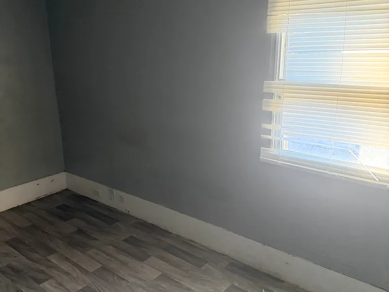642 Sinclair Ave NE — Photo 10