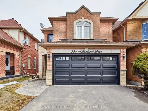 254 Willowbrook Dr, Whitby, ON L1R 2Z1