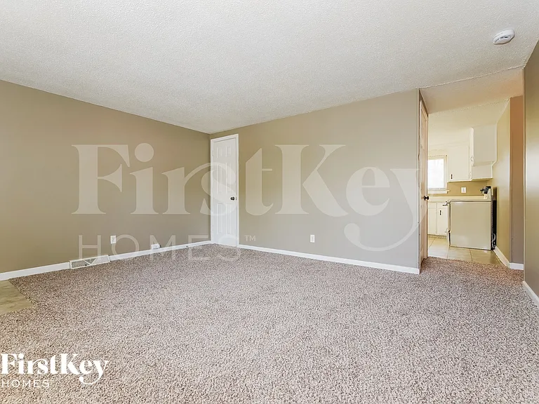 5042 N Bellaire Ave — Photo 6