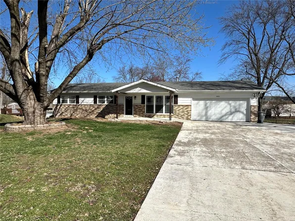 7 Reece Dr, O'Fallon, MO 63366