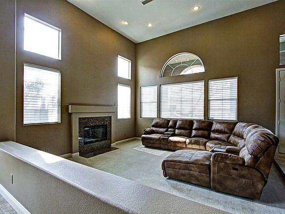 5th image of 2912 Crown Bluffs Ct