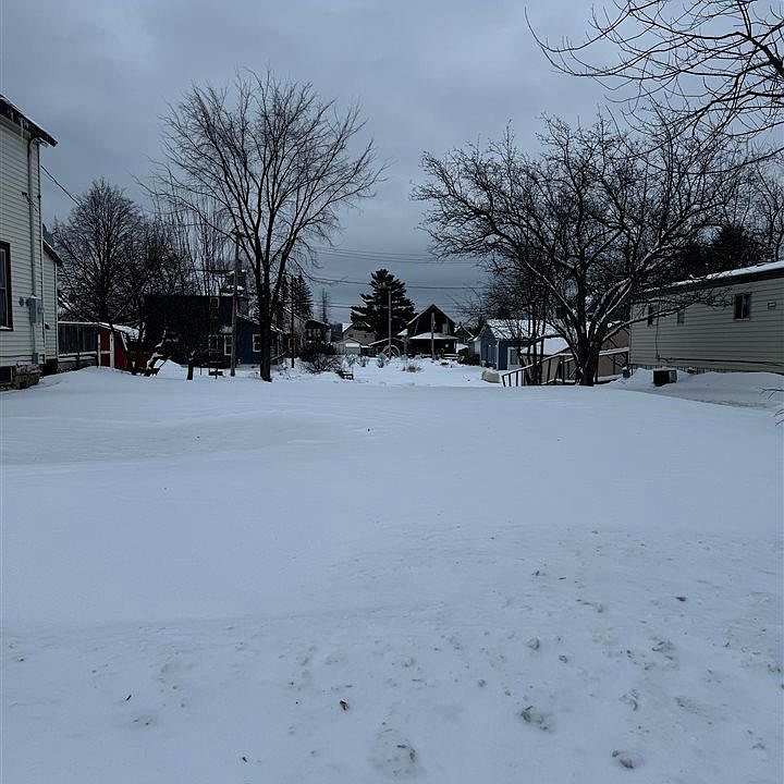 2nd image of 209 3rd Ave N