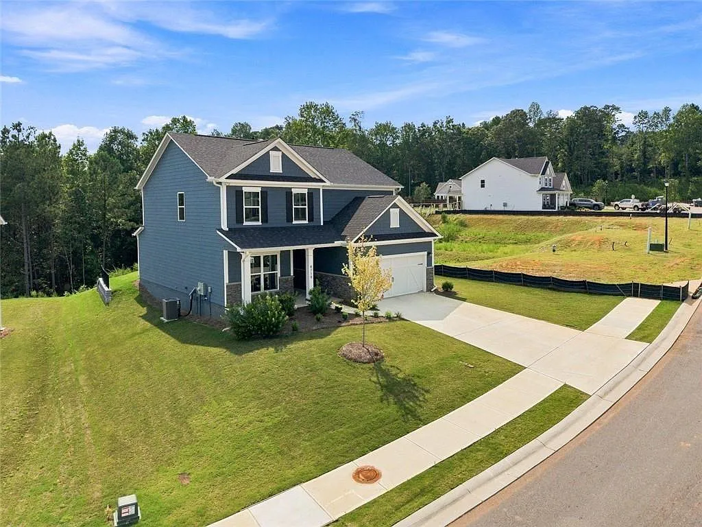 3 bed, 2.5 bath, 2600 sqft, $2,600 — Photo 2