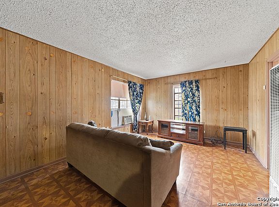 5th image of 803 Plainview Dr