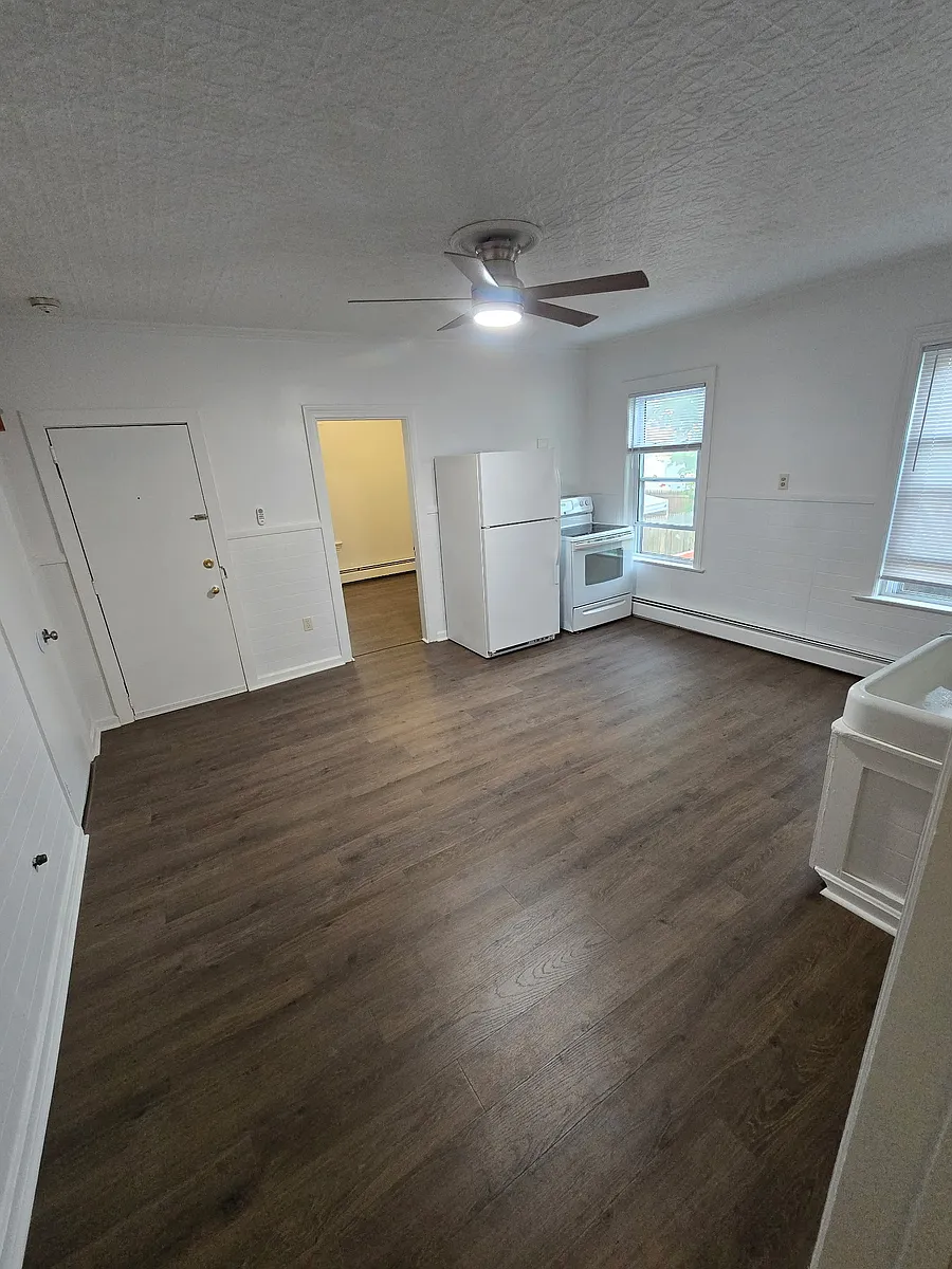 Building Photo - 115 6th Ave #1B