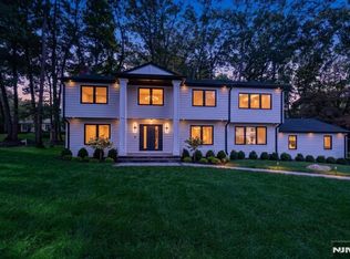 15 Green Way, Mahwah, NJ 07430