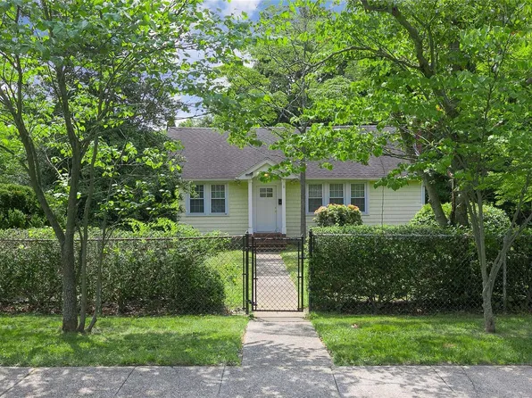 234 Woodlawn Avenue, Saint James, NY 11780