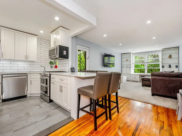 4230 Douglaston Pkwy APT 4L, Flushing, NY 11363