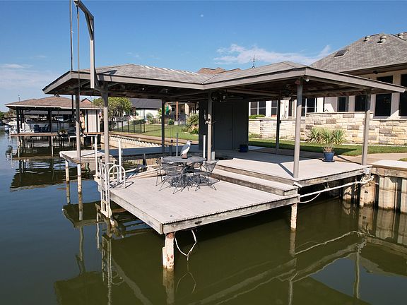 3rd image of 2612 Waters Edge Dr