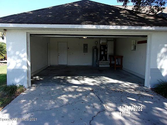 4th image of 239 Lake Shore Dr