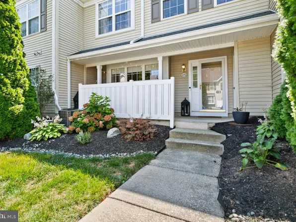220 Flagstone Rd #6, Chester Springs, PA 19425