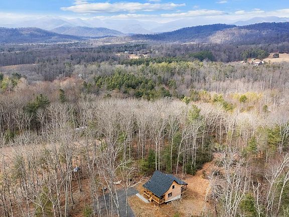 3rd image of 1823 Desert Rd