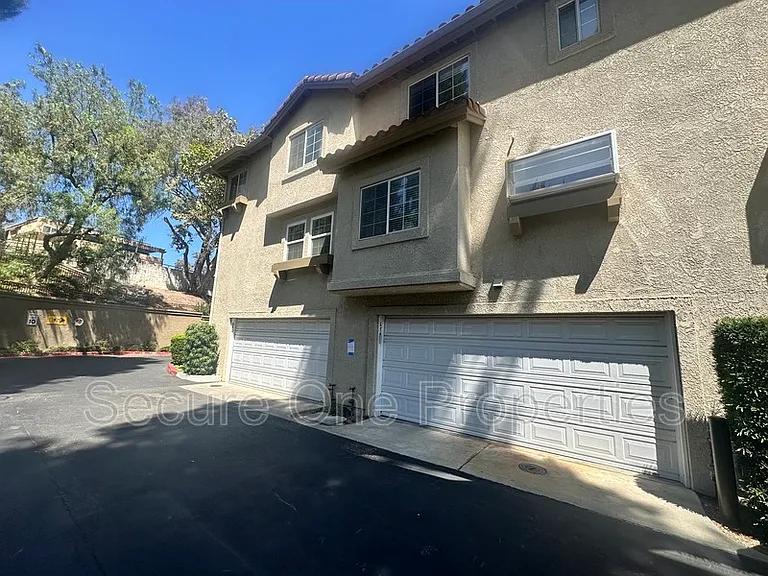 674 Warwick Ave — Photo 30