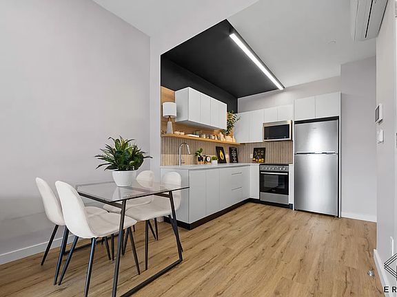 4th image of 219 Lenox Rd APT 6C