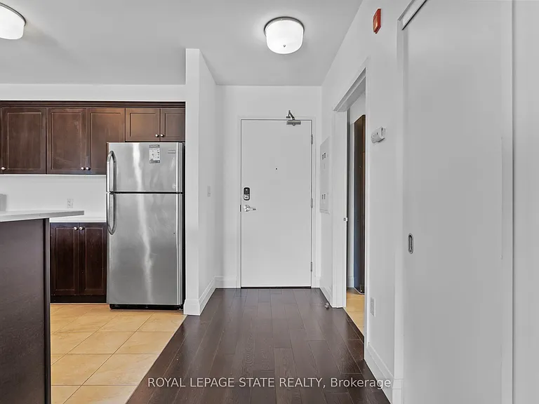 26 Wellington St #402 — Photo 5