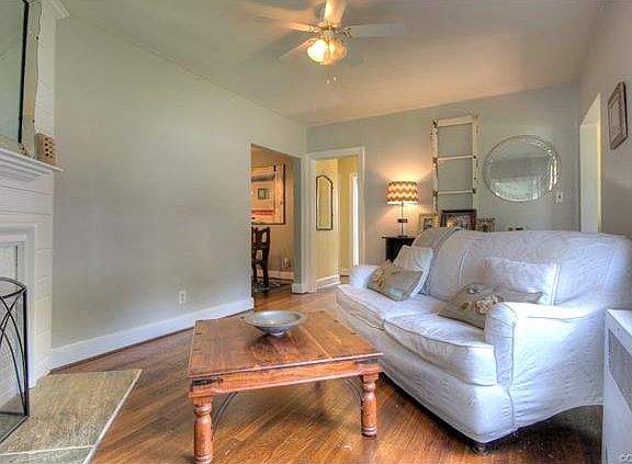 3rd image of 2821 Kenwood Ave