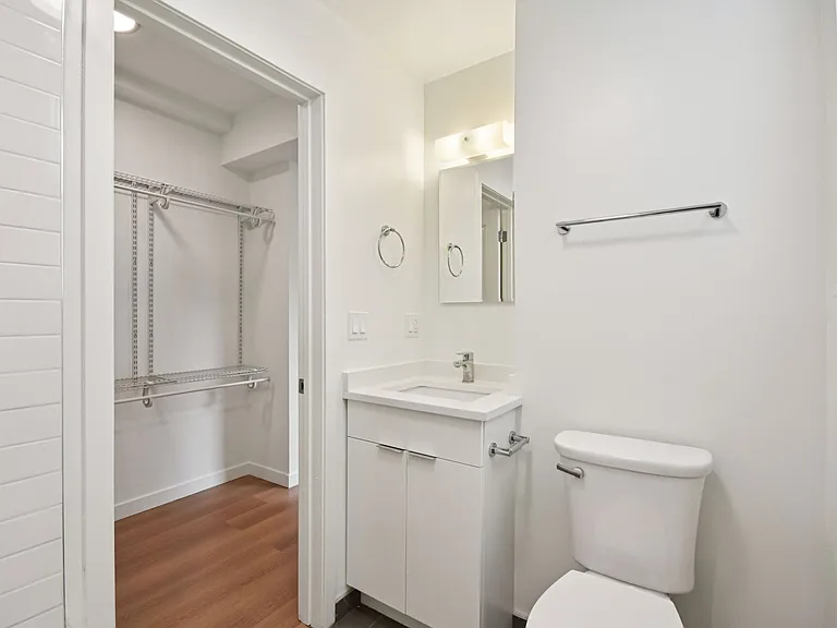 1650 W. Roscoe St. — Photo 24