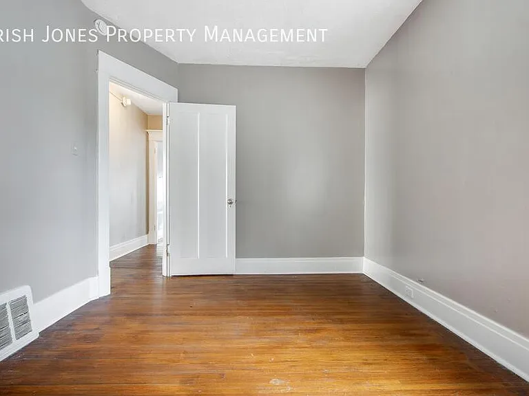 2518 Delaware Ave — Photo 13