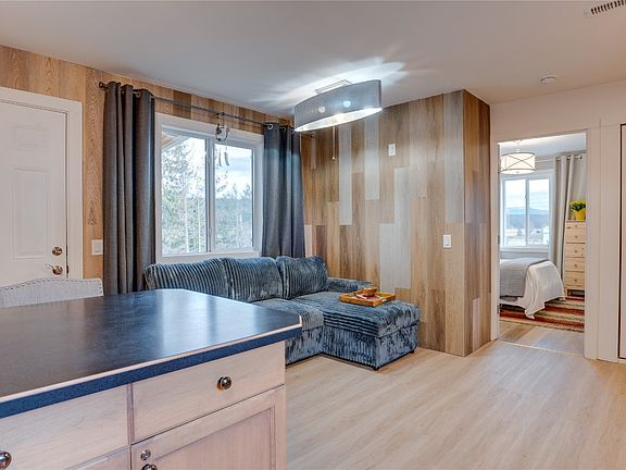 4th image of 878 Deep Creek Rd #A