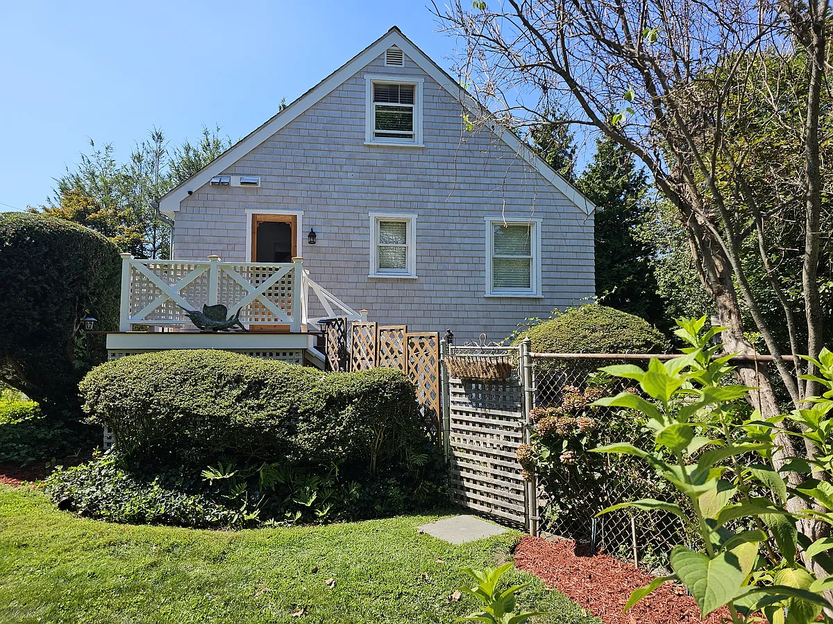 Building Photo - Miltiades Ave