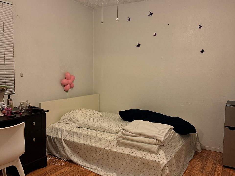 2nd image of 2622 Marine Ave #2