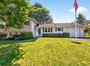 87 Tomahawk Trl, Henrietta, NY 14467