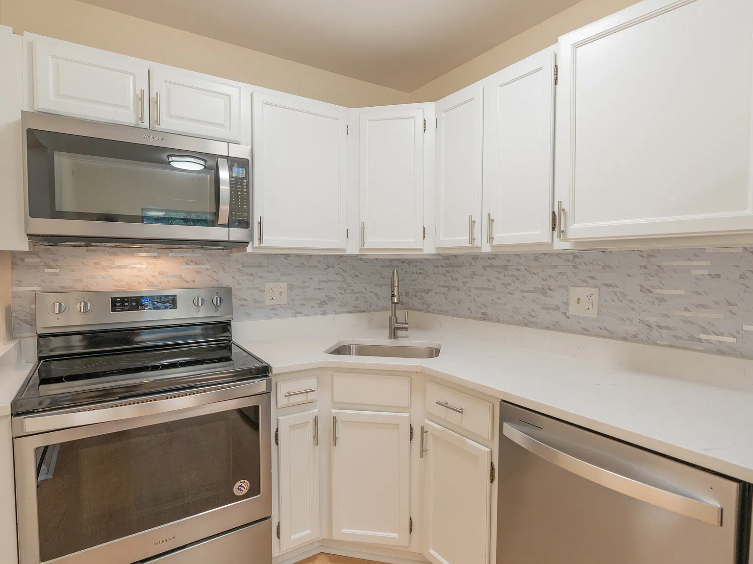 Studio, 482 sqft, $1,900 — Photo 1