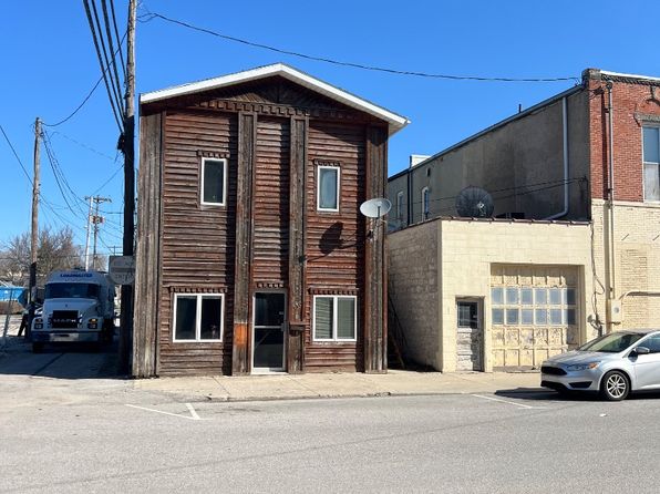 110 W Perry St #1/2
