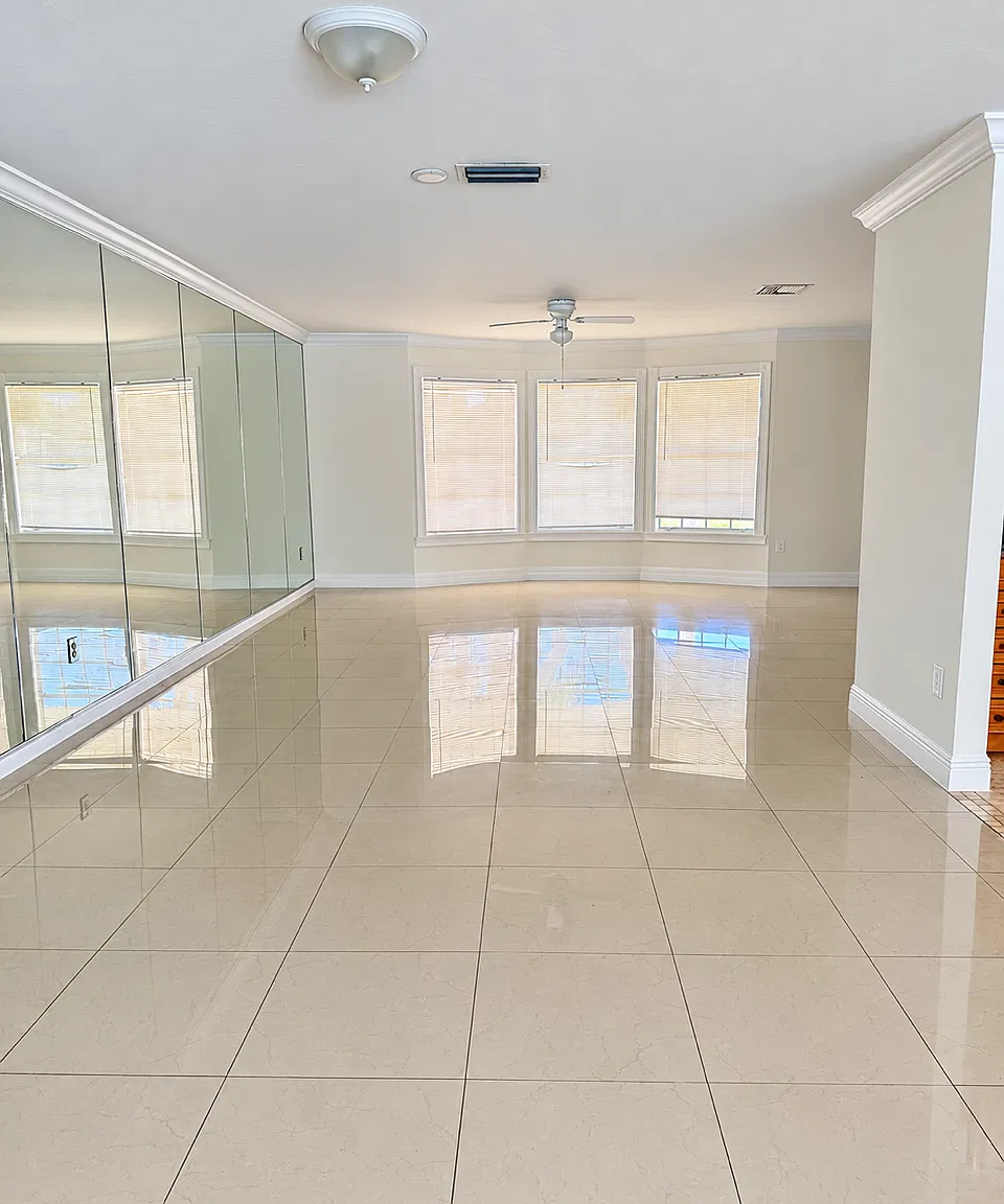 4 bed, 2163 sqft, $2,200 — Photo 3