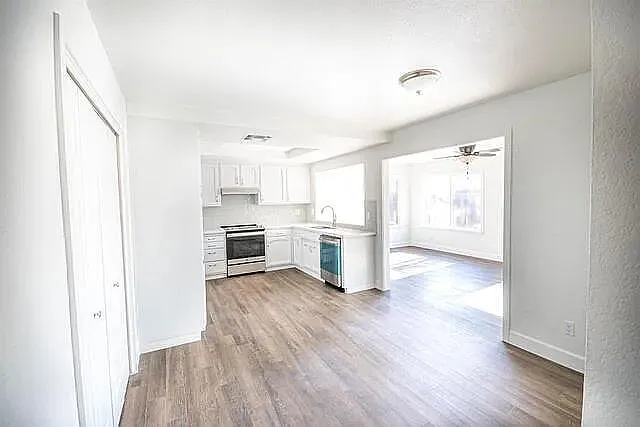 2340 Aldersgate Ct — Photo 3