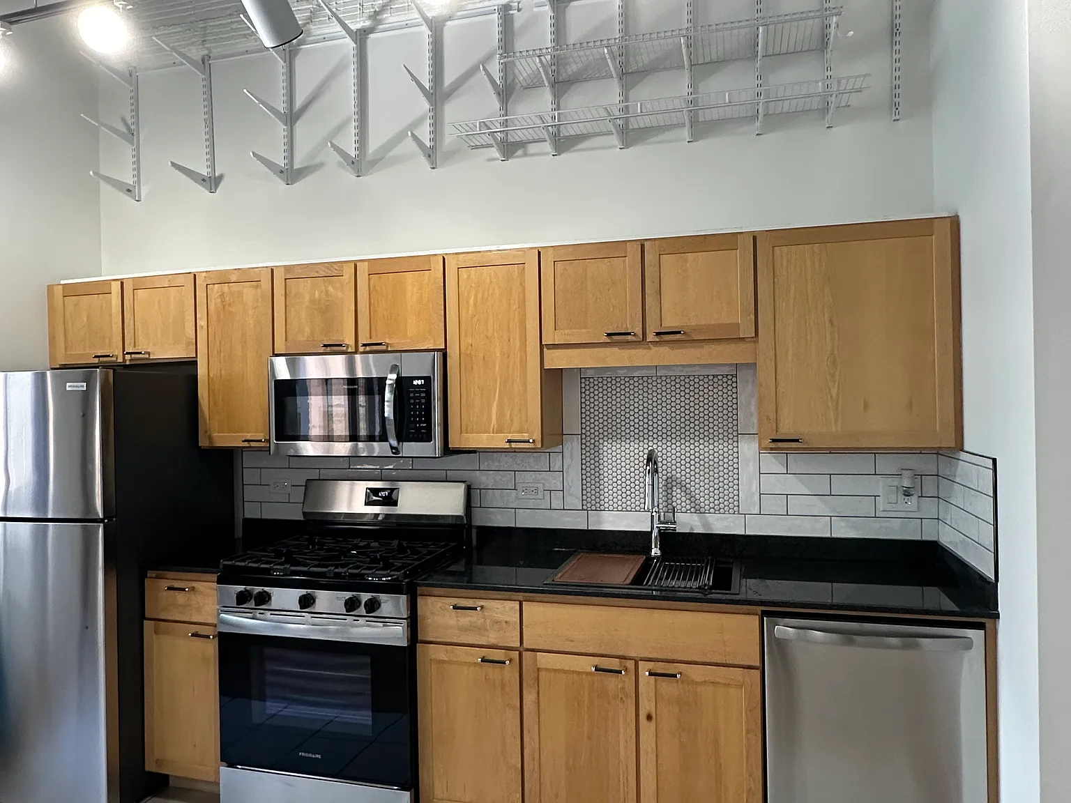 1 bed, 600 sqft, $2,100 — Photo 2